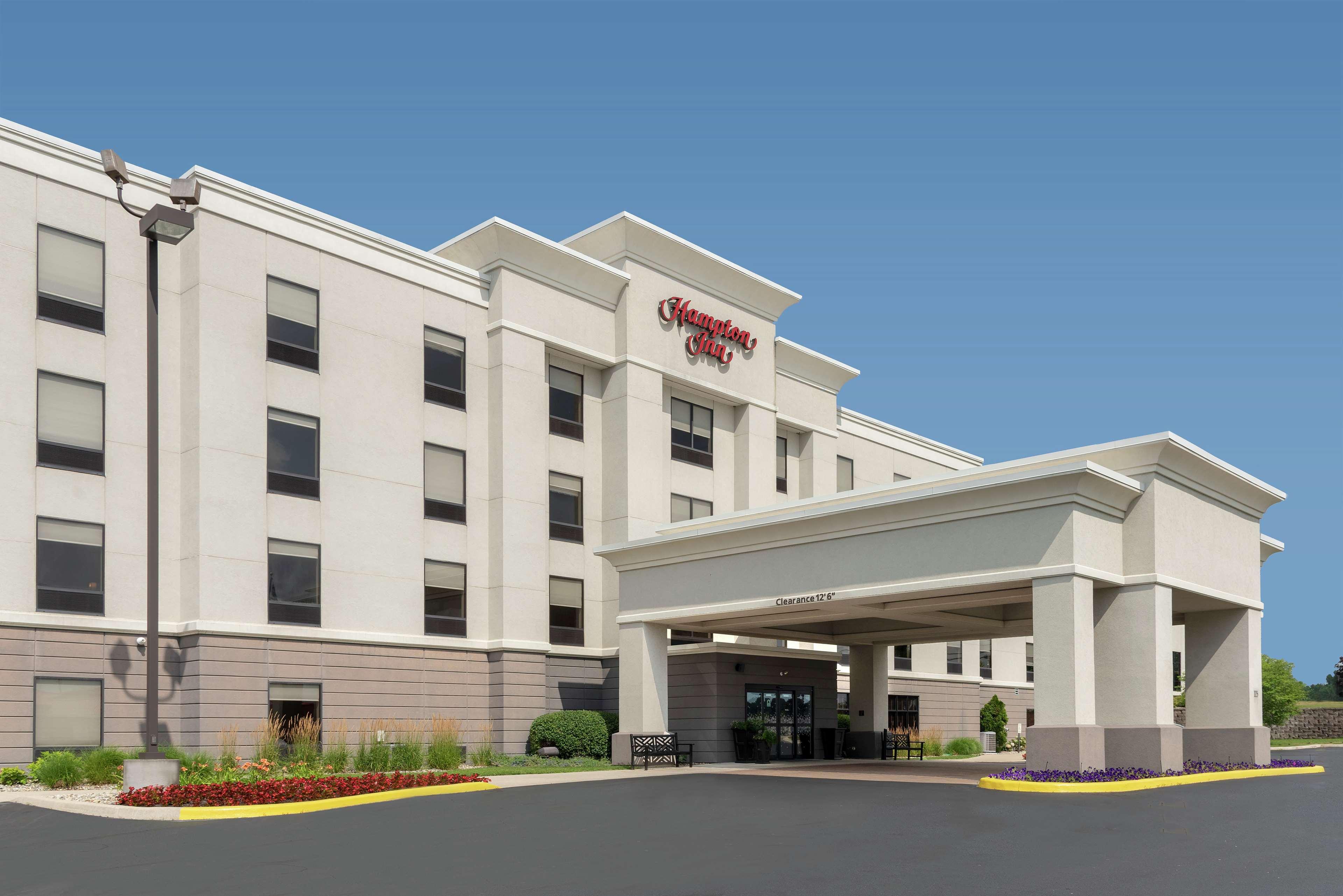 Hampton Inn Варшава Екстер'єр фото