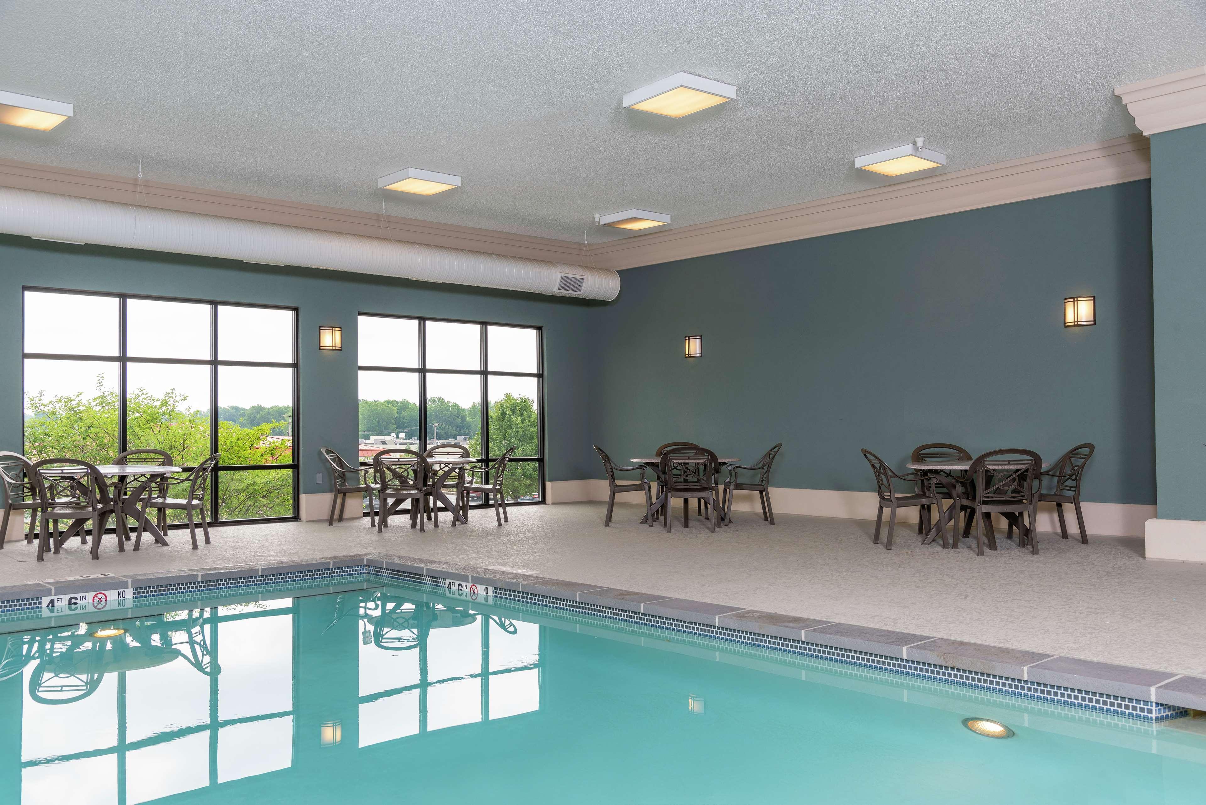 Hampton Inn Варшава Екстер'єр фото