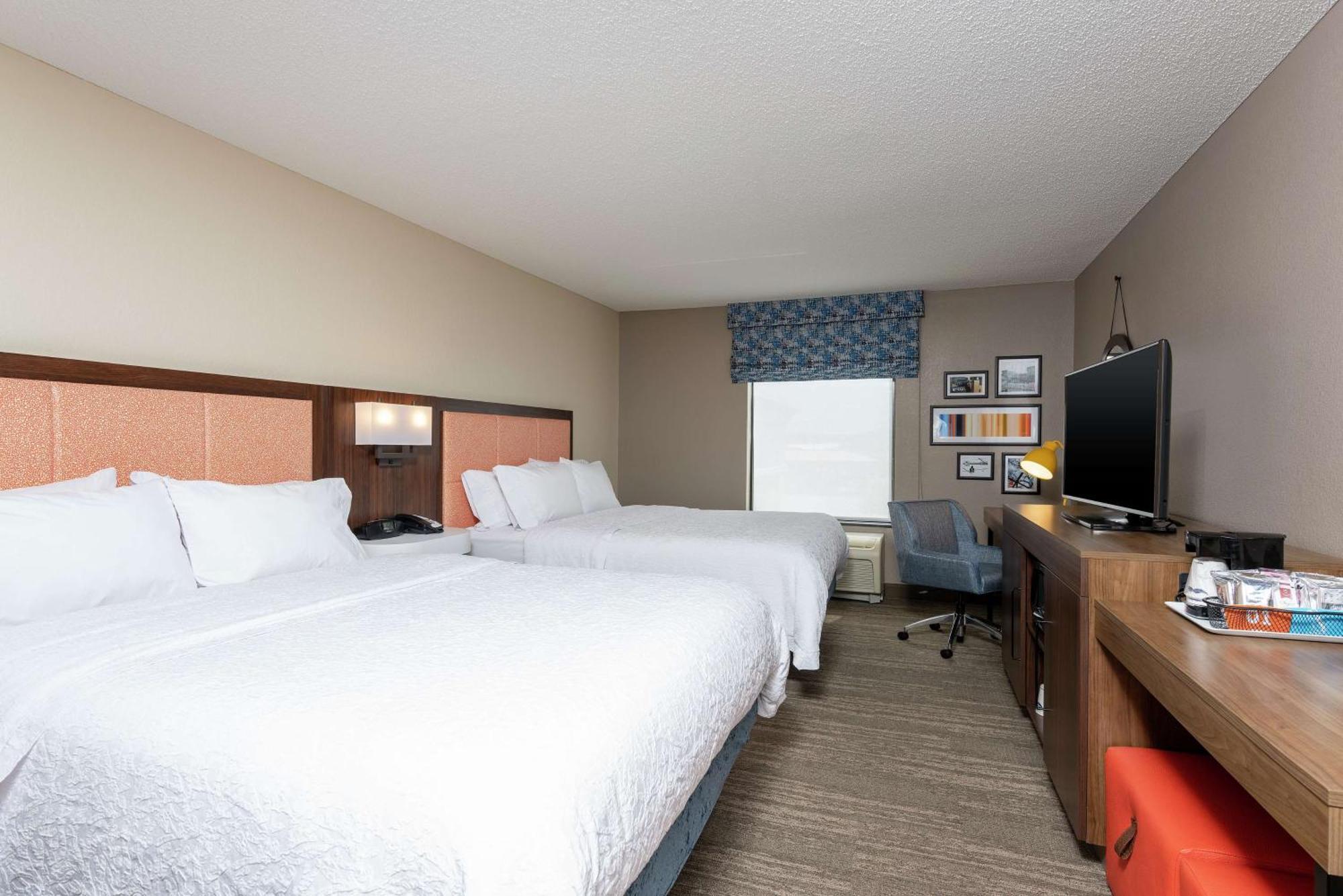 Hampton Inn Варшава Екстер'єр фото