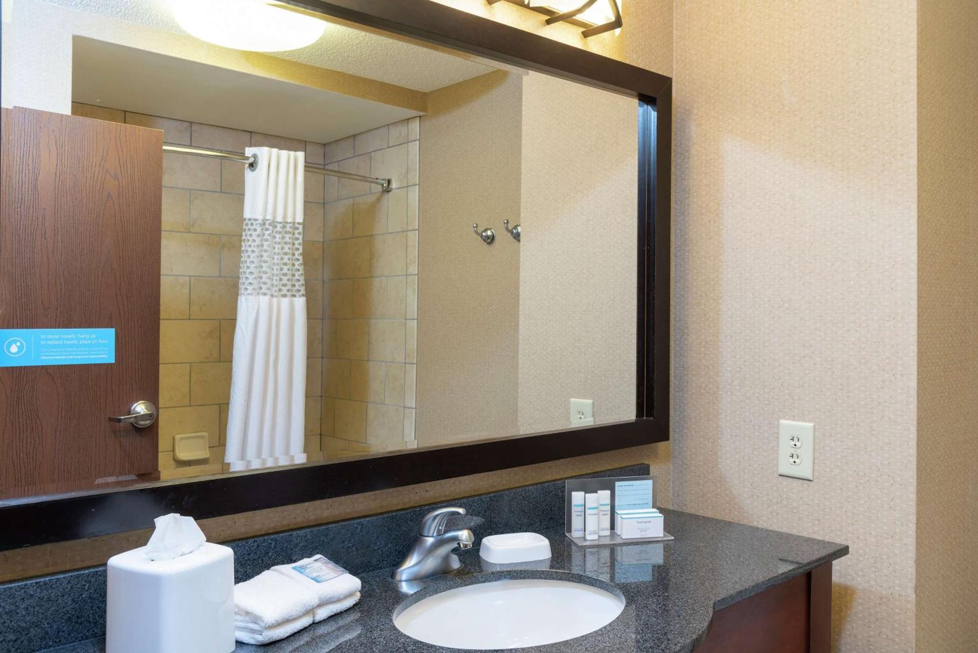 Hampton Inn Варшава Екстер'єр фото