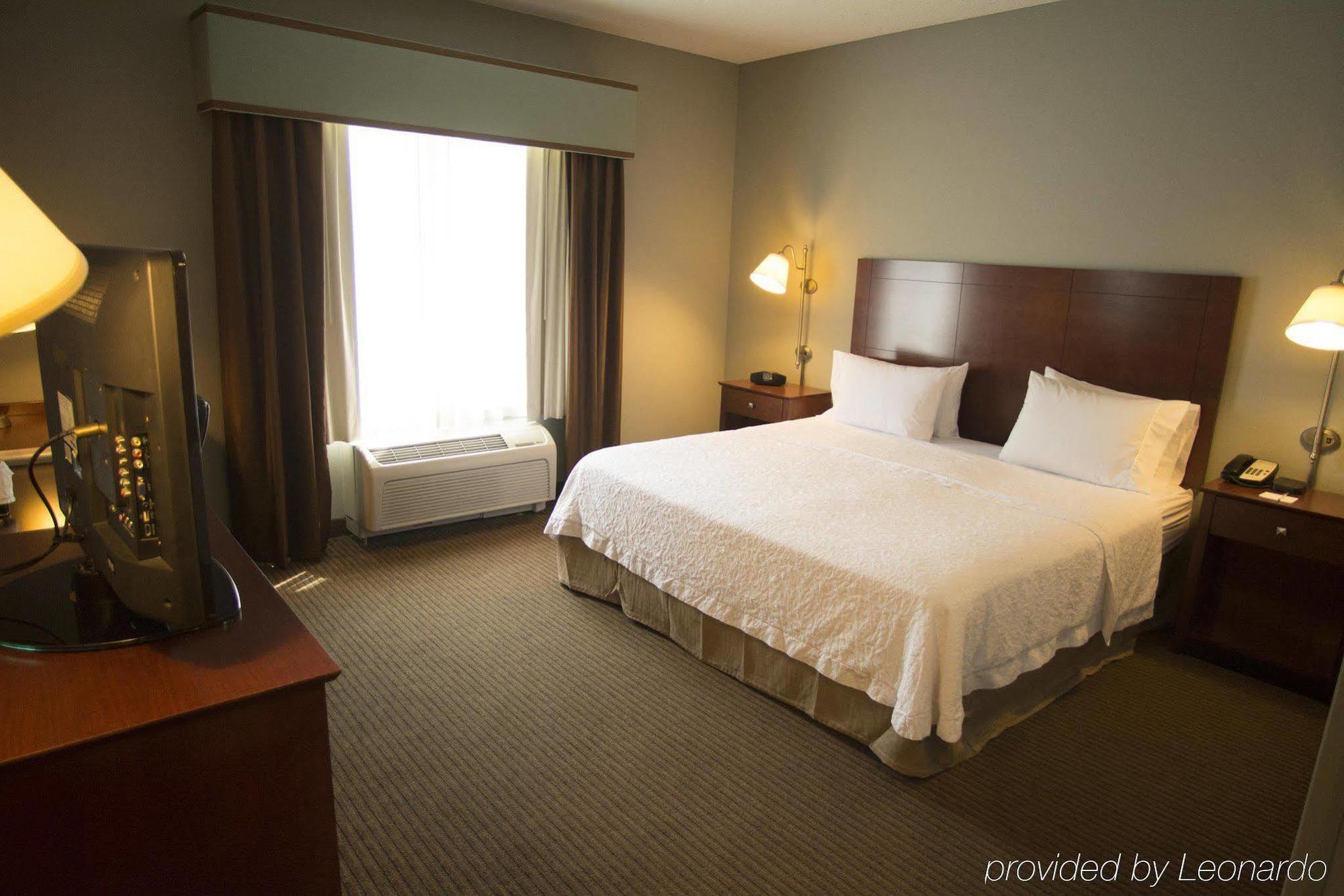Hampton Inn Варшава Екстер'єр фото