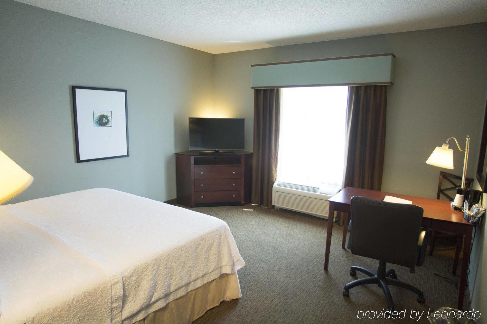 Hampton Inn Варшава Екстер'єр фото